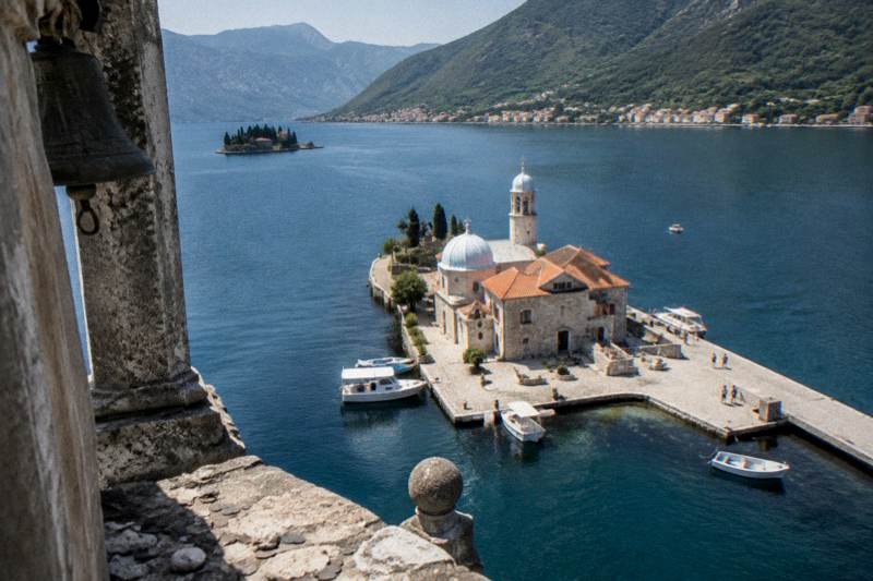 Private Boat, Up to 9 Guests